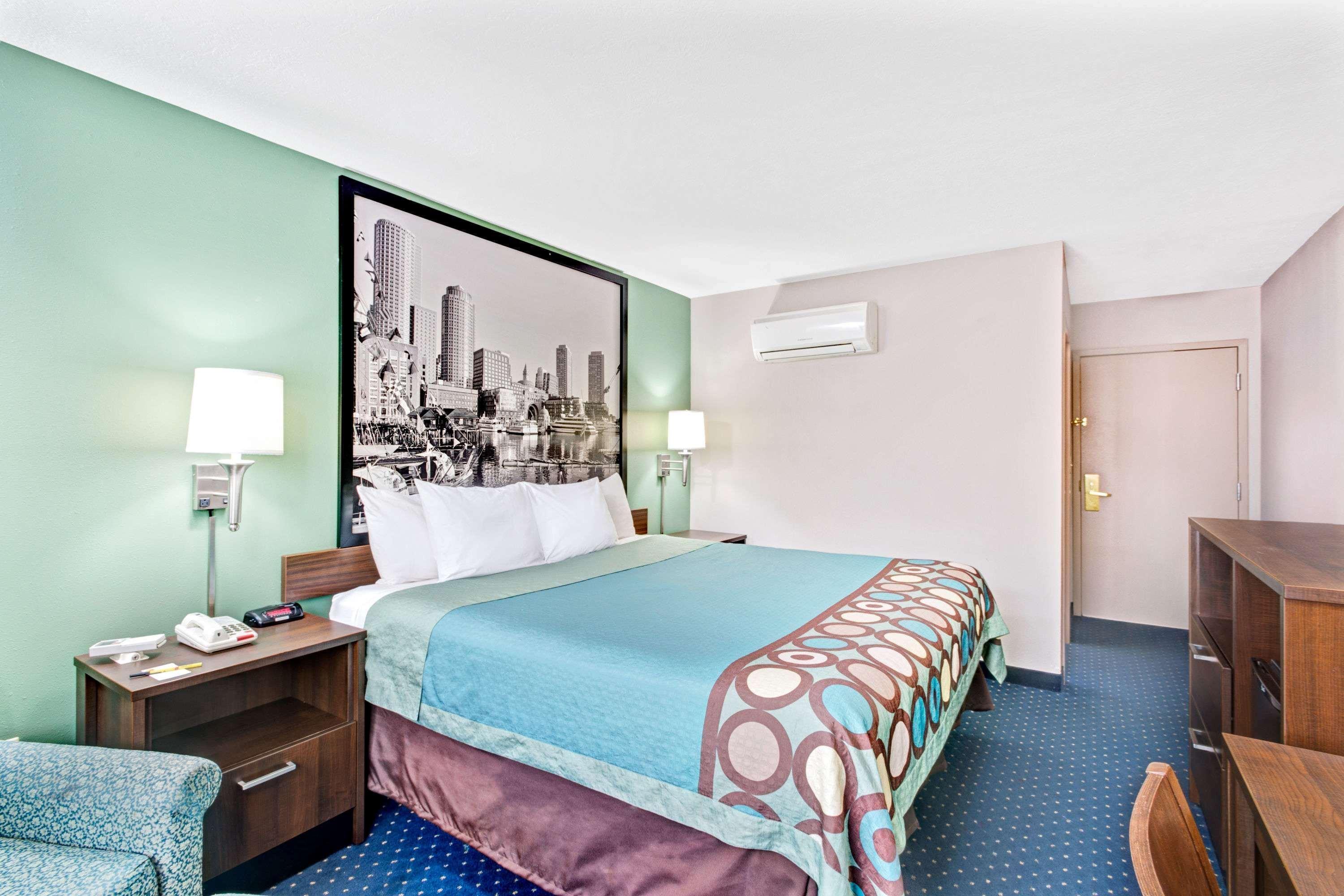 Hotel Super 8 By Wyndham Brockton Exterior foto